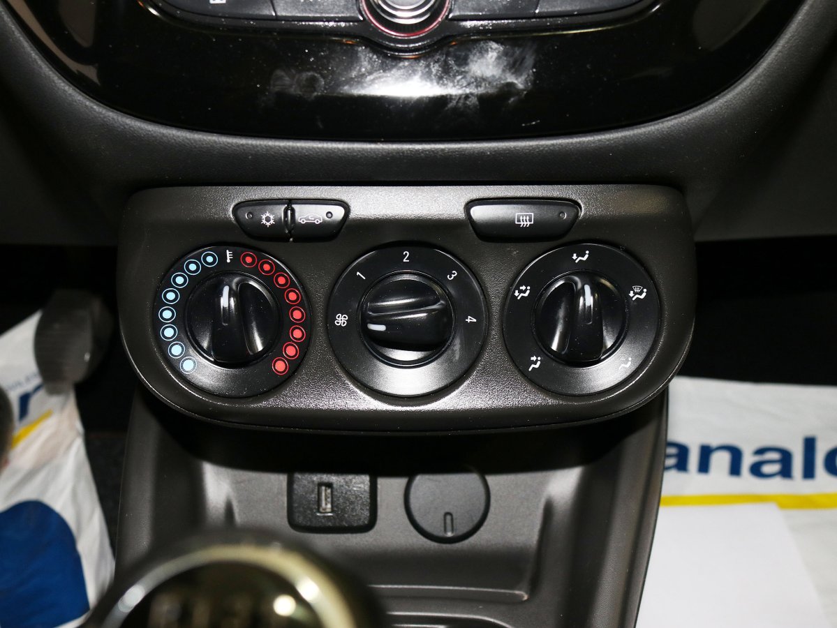 Foto Opel Corsa 12