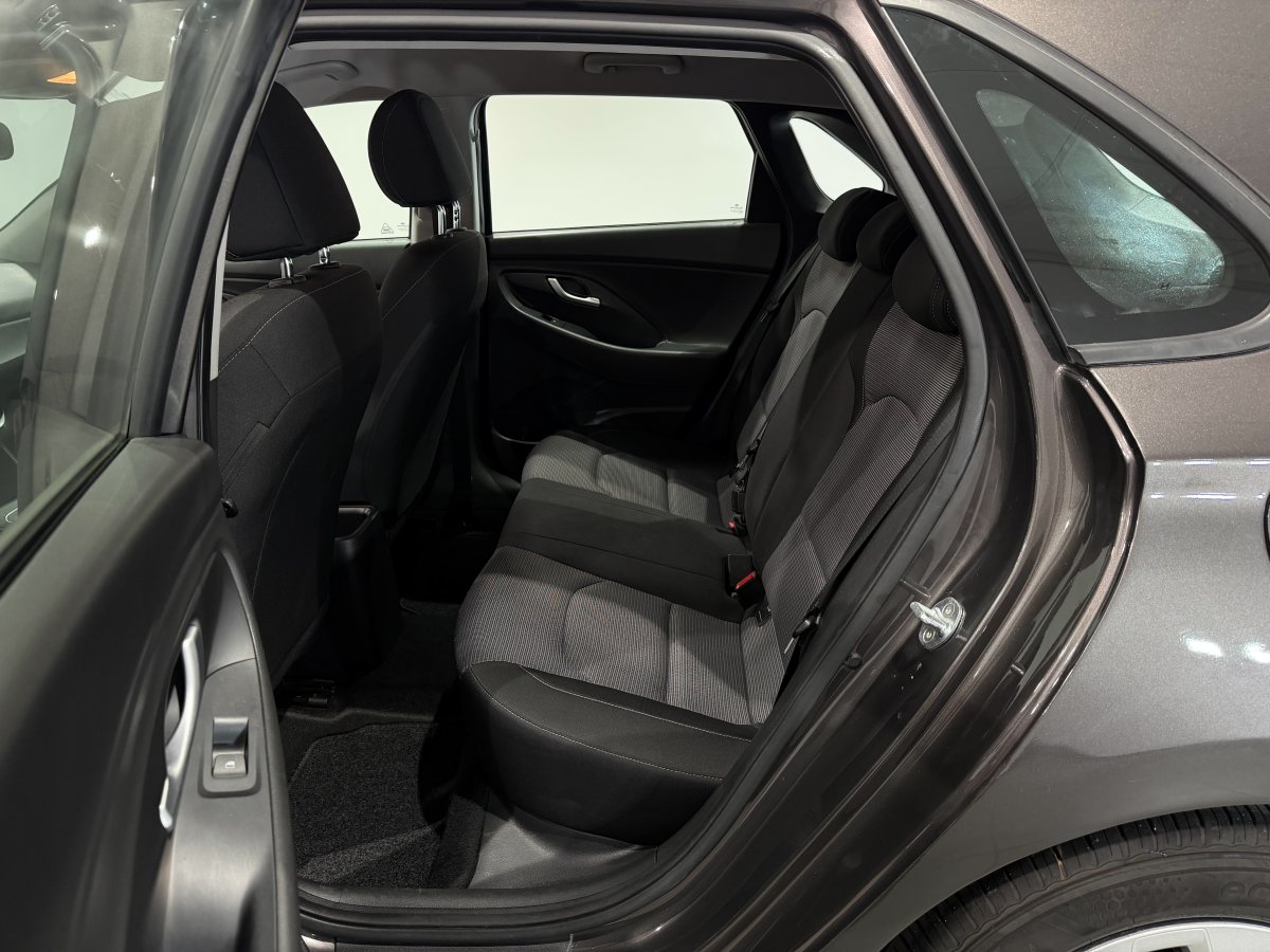 Foto Hyundai i30 10
