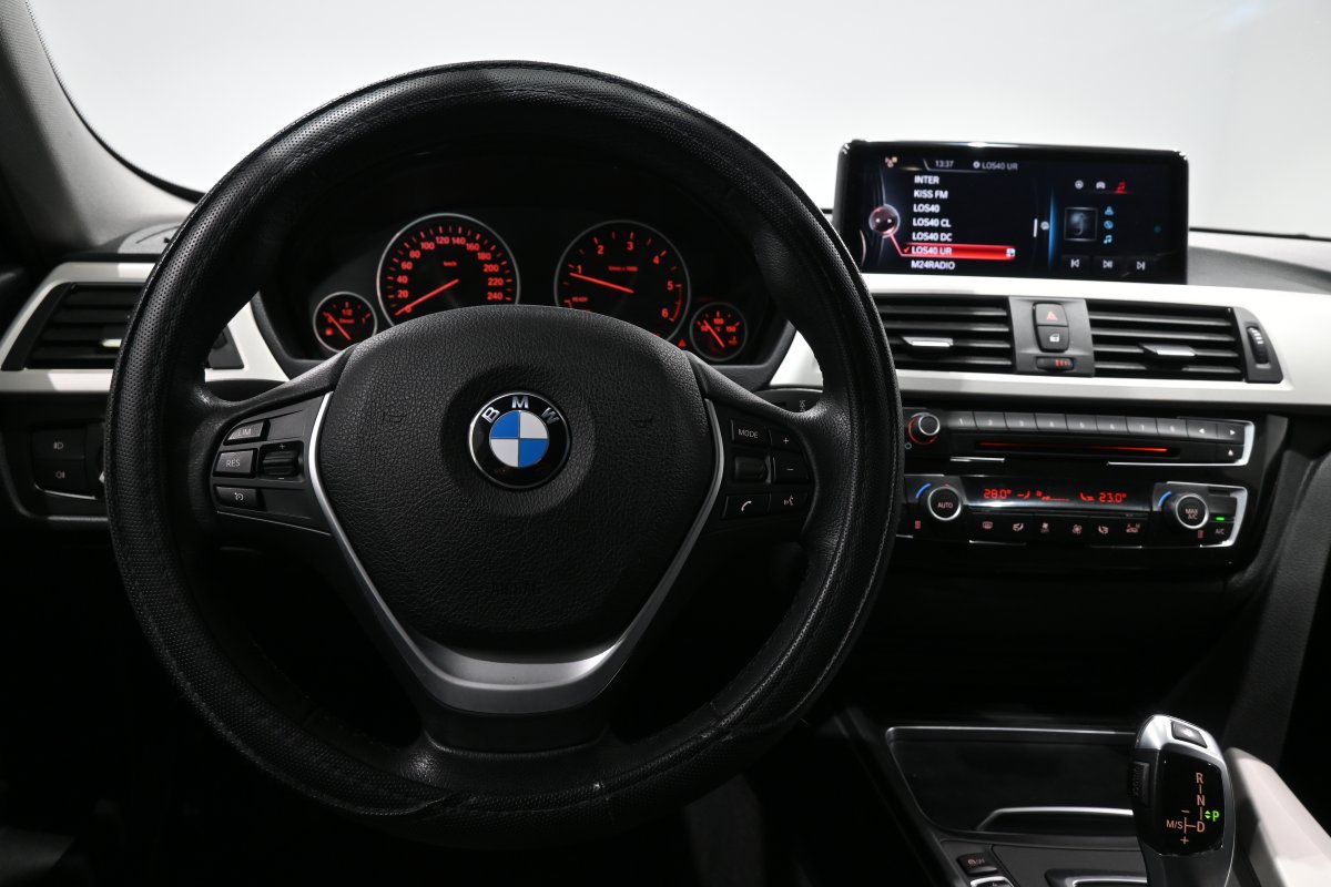 Foto Bmw 318dA 21