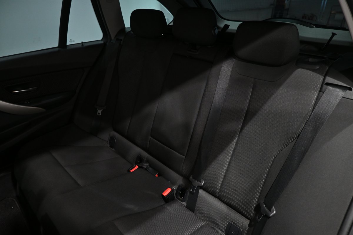 Foto Bmw 318dA 13